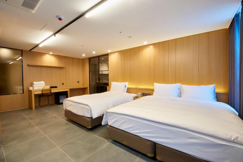 Postel nebo postele na pokoji v ubytování Hotel tt Seomyeon