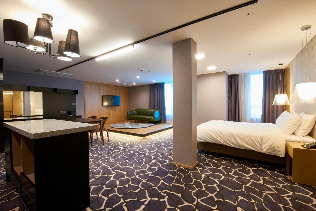 Postel nebo postele na pokoji v ubytování Hotel tt Seomyeon