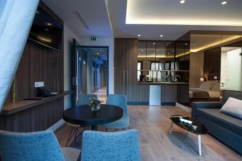 Posezení v ubytování Athens Platinum Rooms and Suites