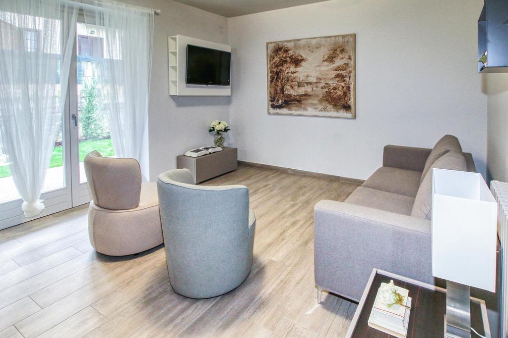 TV a/nebo společenská místnost v ubytování Villa Family with pool and amazing panoramic penthouse
