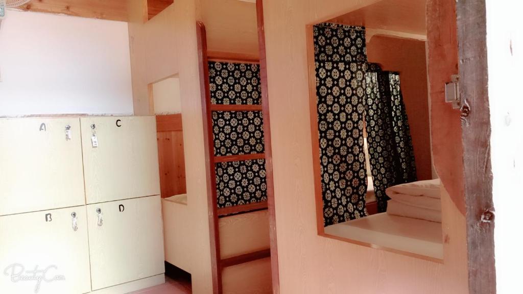 Postel nebo postele na pokoji v ubytování Matsu 1st Hostel