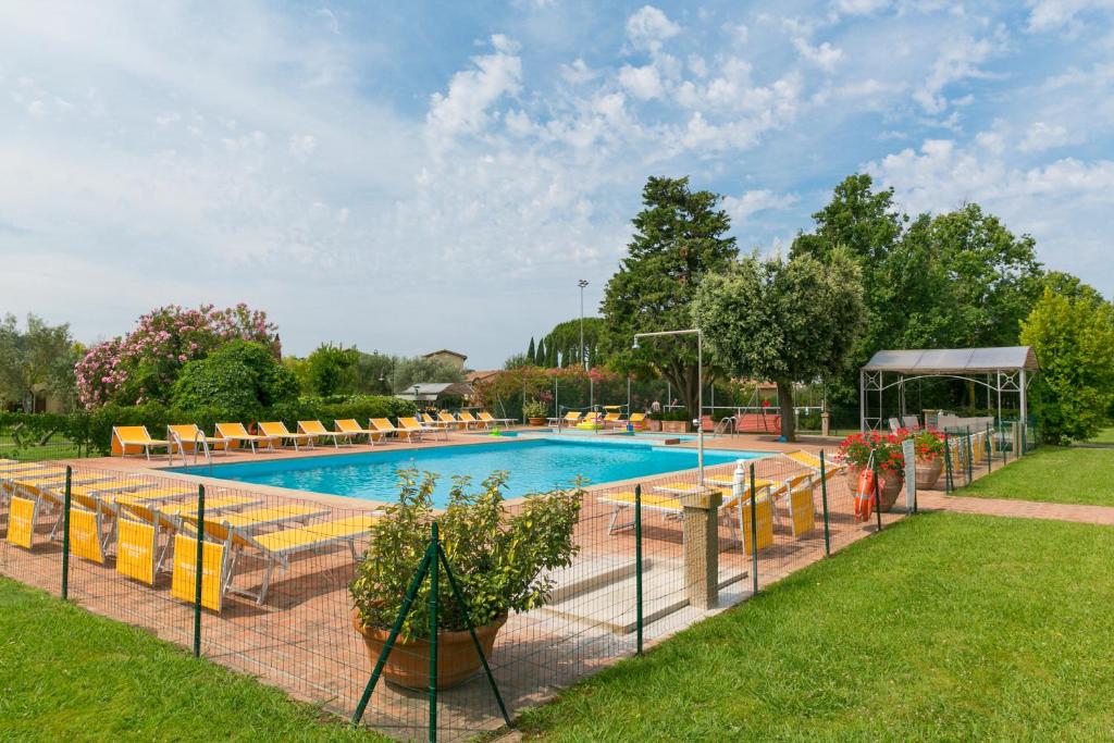 Bazén v ubytování Relais La Pieve Vecchia nebo v jeho okolí