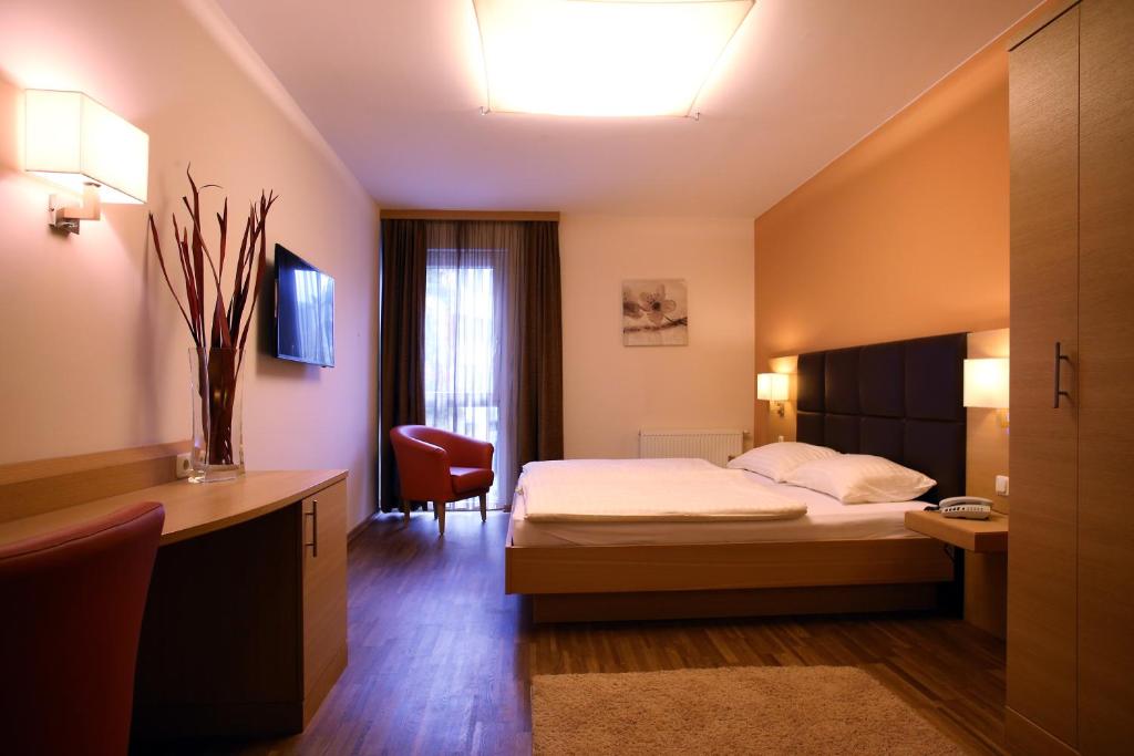 Posteľ alebo postele v izbe v ubytovaní Hotel-Gasthof Graf