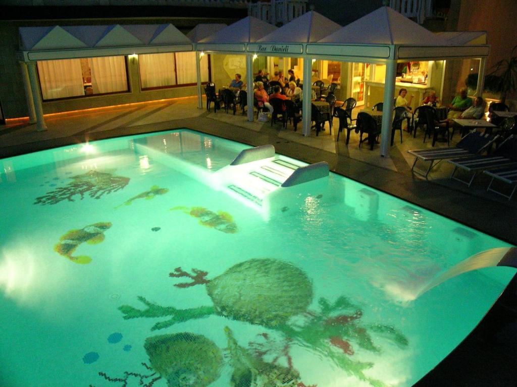 Bazén v ubytování Hotel Danieli nebo v jeho okolí