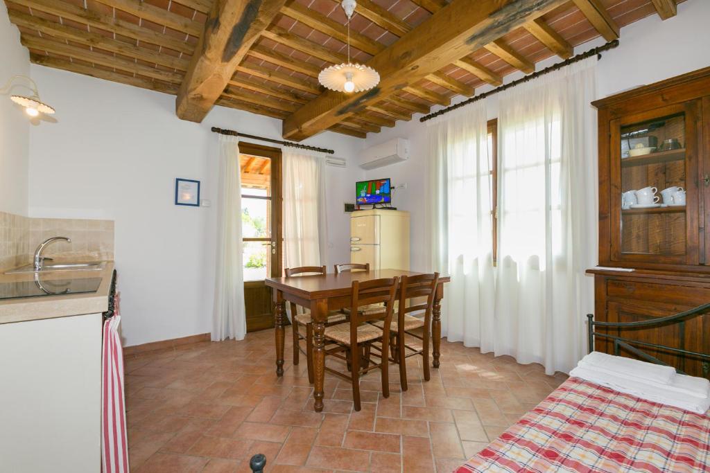 TV a/nebo společenská místnost v ubytování Relais La Pieve Vecchia