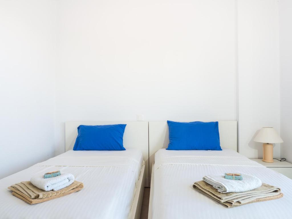 A bed or beds in a room at Villa Mariou