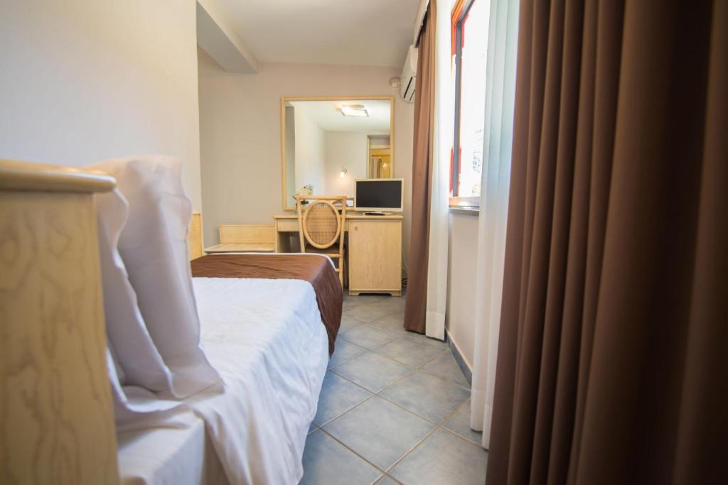 Кухня или мини-кухня в Hotel Soleluna
