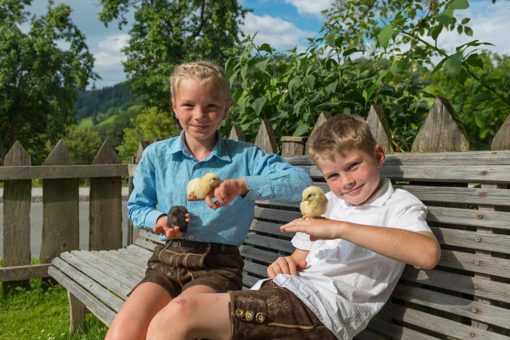 Hostia v ubytovaní Hartlhof Urlaub am Baby- und Kinderbauernhof