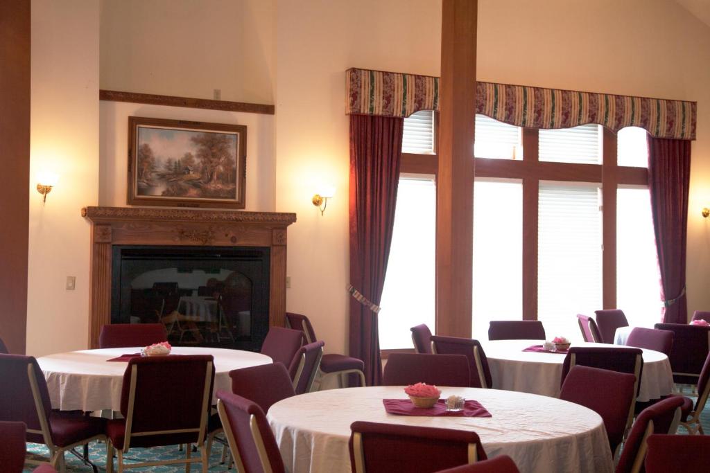 Posezení v ubytování FairBridge Inn & Suites Leavenworth