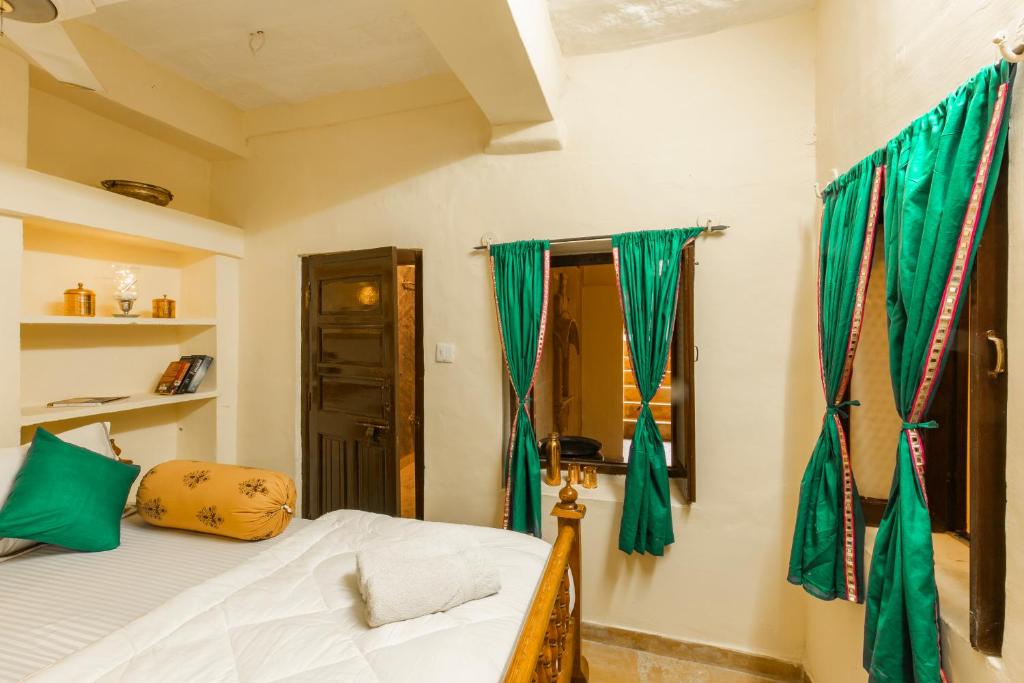 Letto o letti in una camera di Zostel Jaisalmer