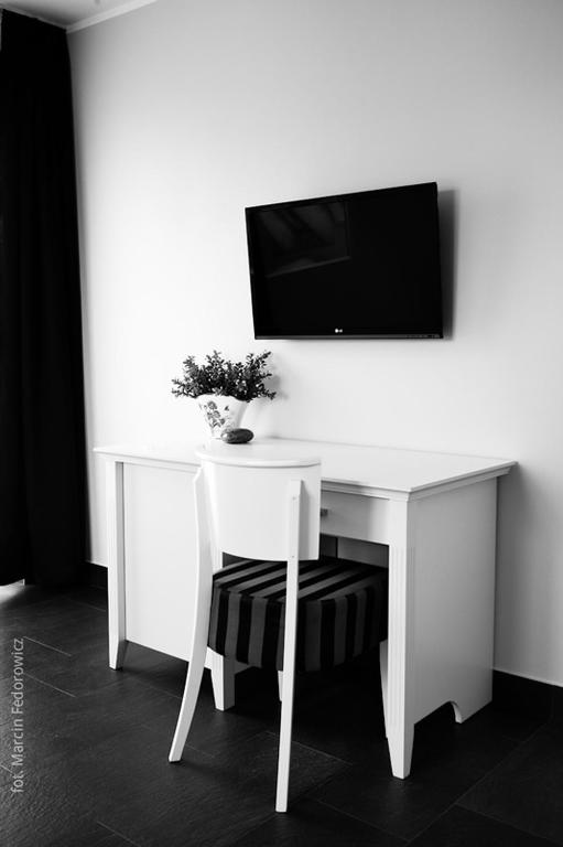 TV a/nebo společenská místnost v ubytování HOTEL Amber Suite & SPA - Enklawa dla Dorosłych