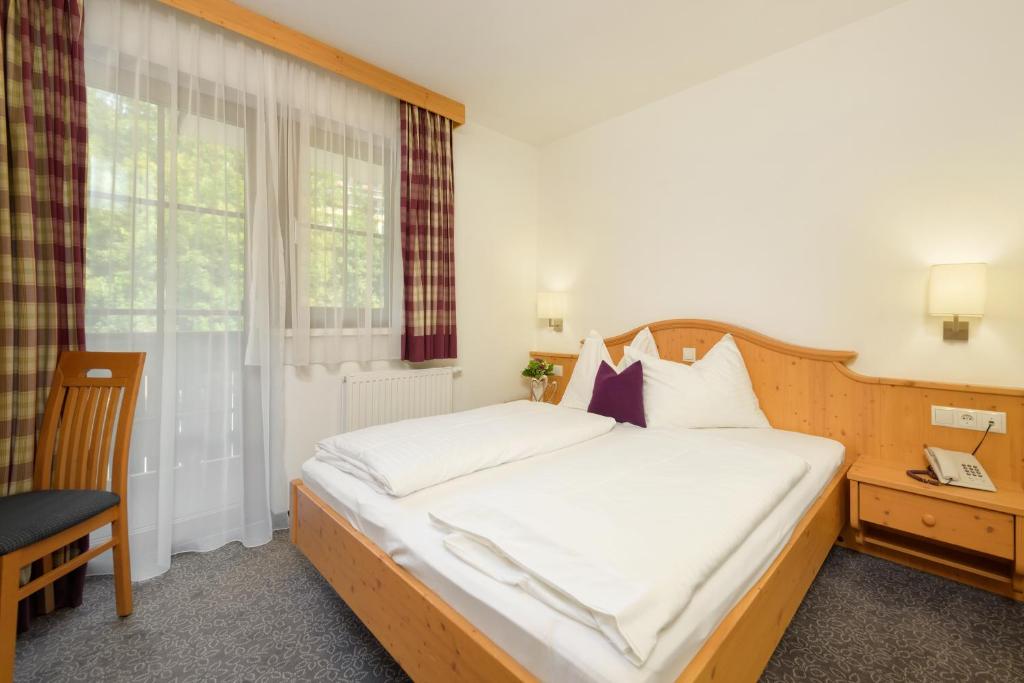 Postel nebo postele na pokoji v ubytování Hotel Salzburgerhof
