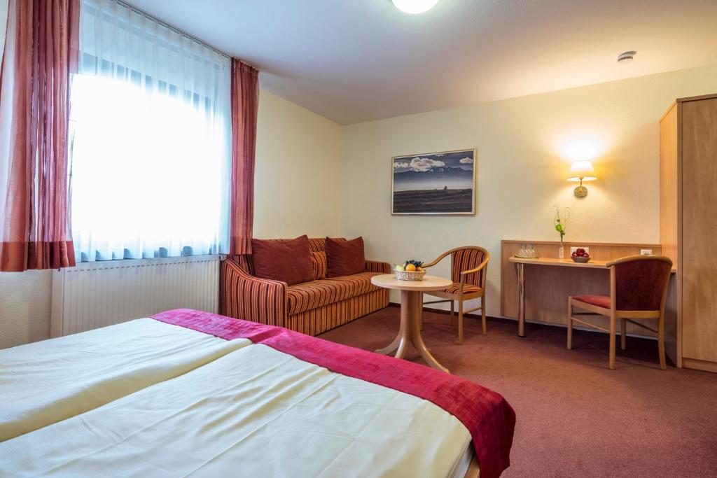Postel nebo postele na pokoji v ubytování Hotel - Landgasthof Rebstock