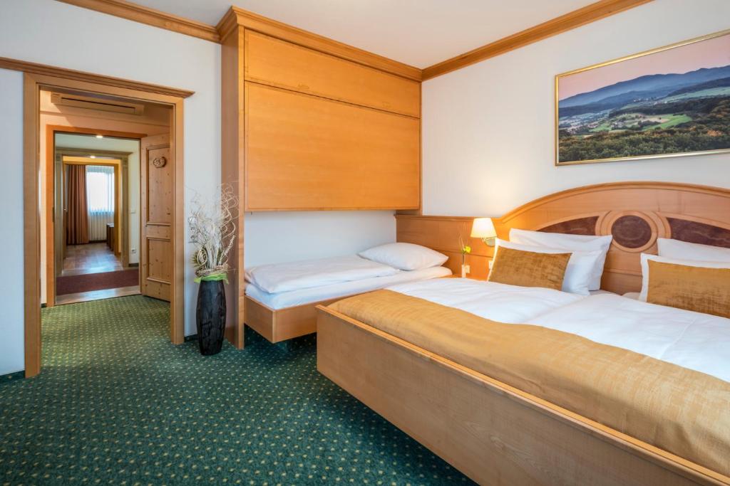 Postel nebo postele na pokoji v ubytování Hotel - Landgasthof Rebstock