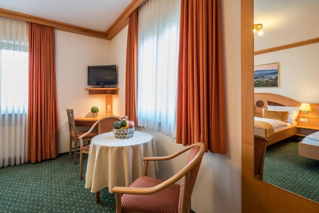 Postel nebo postele na pokoji v ubytování Hotel - Landgasthof Rebstock
