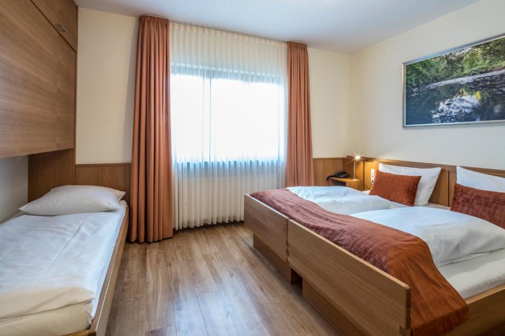 Postel nebo postele na pokoji v ubytování Hotel - Landgasthof Rebstock