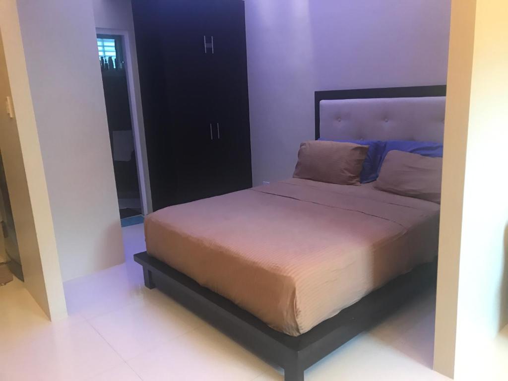 Postel nebo postele na pokoji v ubytování Creys condo at Pico de Loro Cove