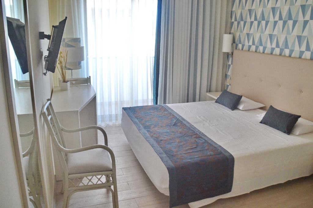 Uma cama ou camas num quarto em Ouril Hotel Julia