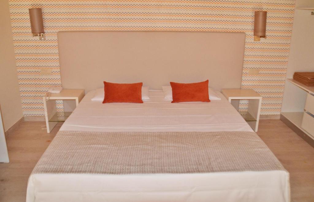 Postel nebo postele na pokoji v ubytování Ouril Hotel Julia