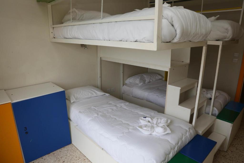 Palanda nebo palandy na pokoji v ubytování NSTS Campus Residence and Hostel