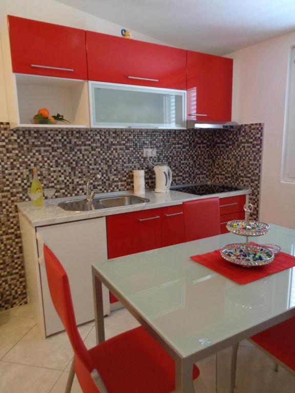 Kuchyň nebo kuchyňský kout v ubytování Villa Zorana hostel