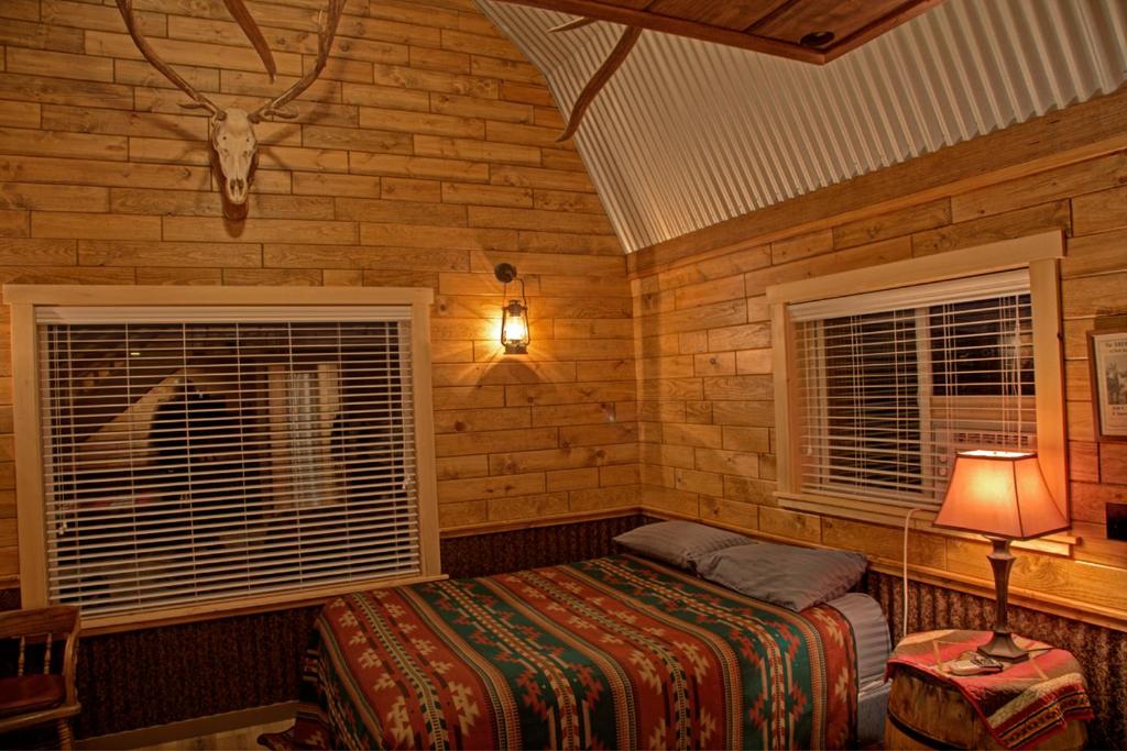 Postel nebo postele na pokoji v ubytování K3 Guest Ranch