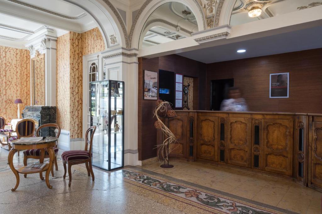 Vstupní hala nebo recepce v ubytování The Originals Boutique, Hôtel Terminus, Bourg-en-Bresse Gare