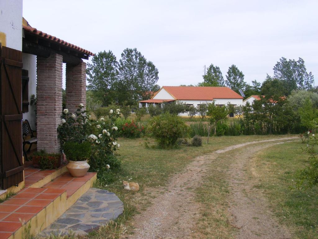 Um jardim no exterior de Quinta dos Trevos - Artes e Ofcios