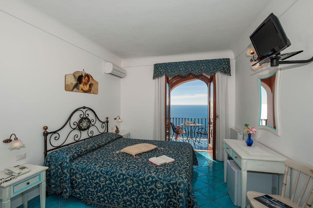 Double Room with Terrace and Sea View