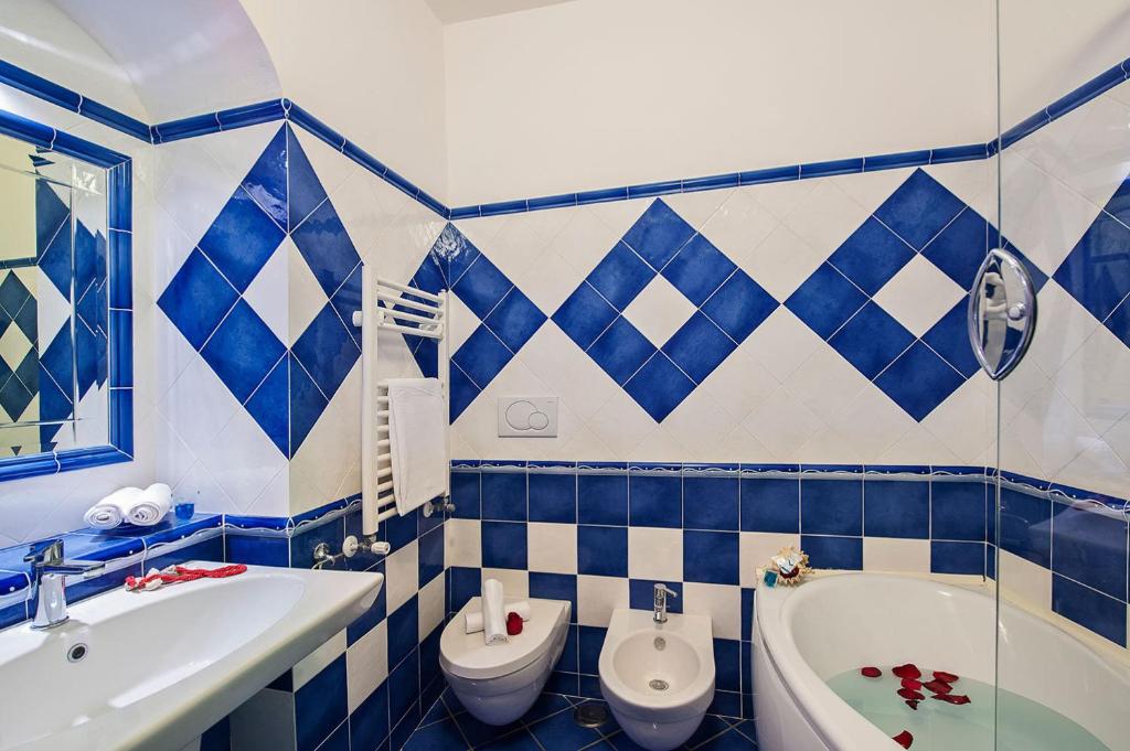 Hotel Il Gabbiano tesisinde bir banyo