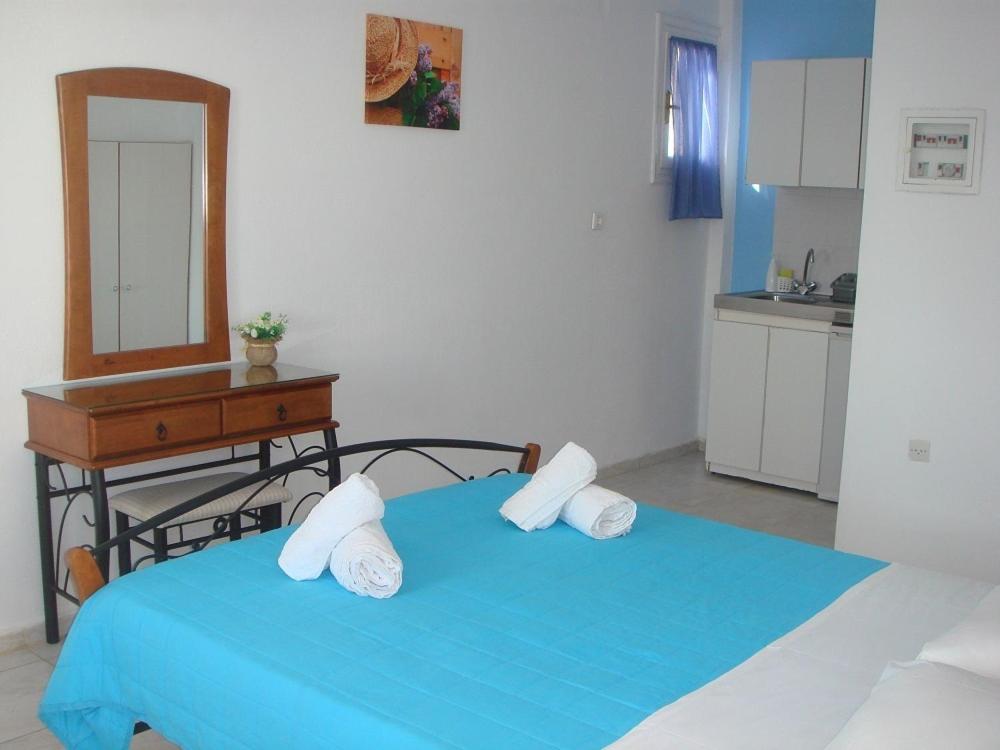 Postel nebo postele na pokoji v ubytování Tinos apartments Zalonis