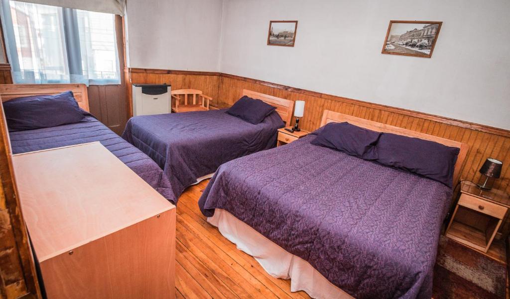 Cama ou camas em um quarto em Hostal Chalet Las Violetas