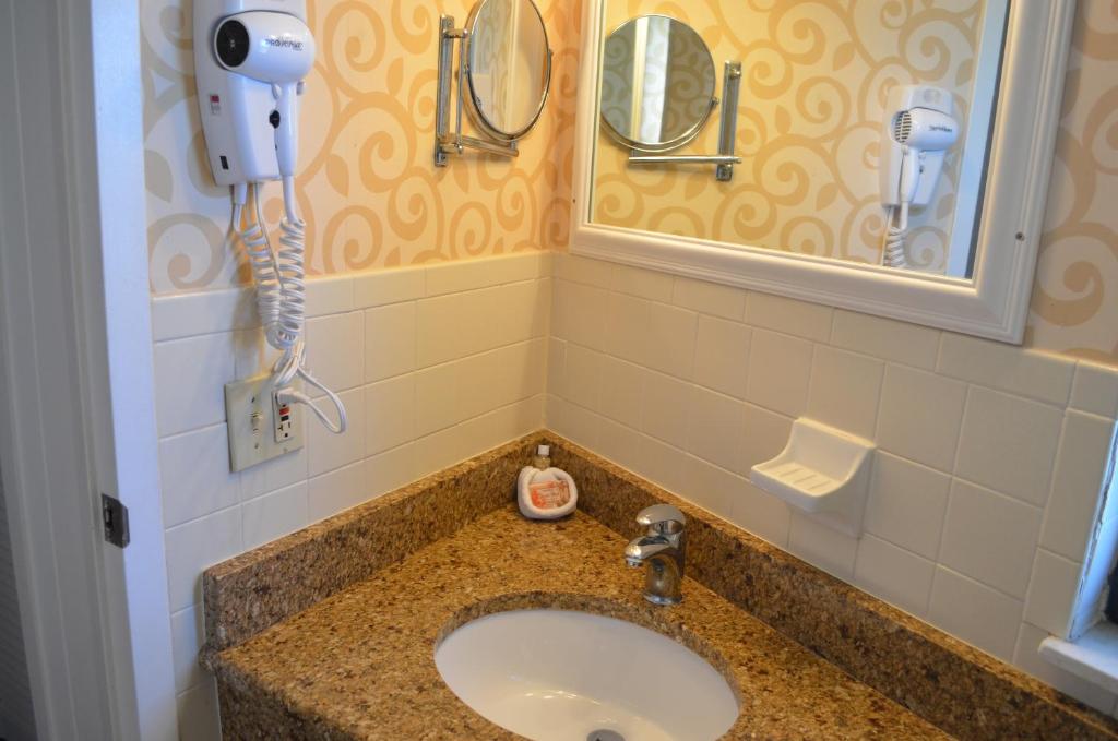 Sun Viking Lodge - Daytona Beach - Suíte Queen De Um Quarto Com Varanda-não Fumante