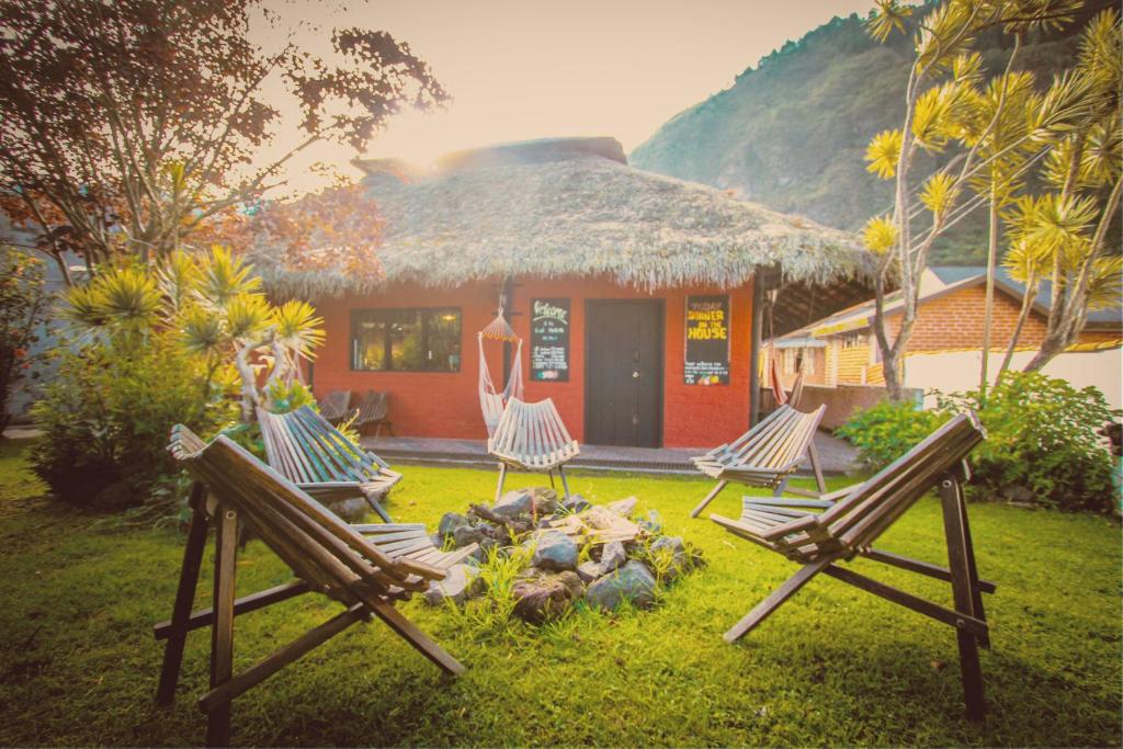 Nespecifikovaný výhled na hory nebo výhled na hory při pohledu z hostelu