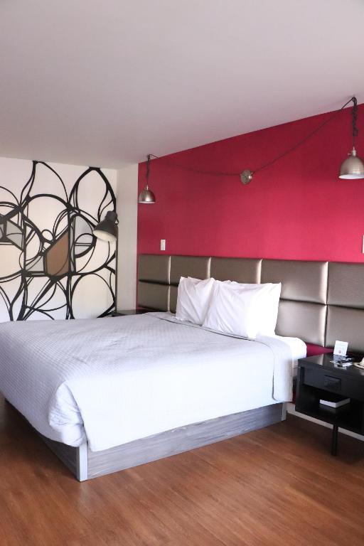 Postel nebo postele na pokoji v ubytování University Inn