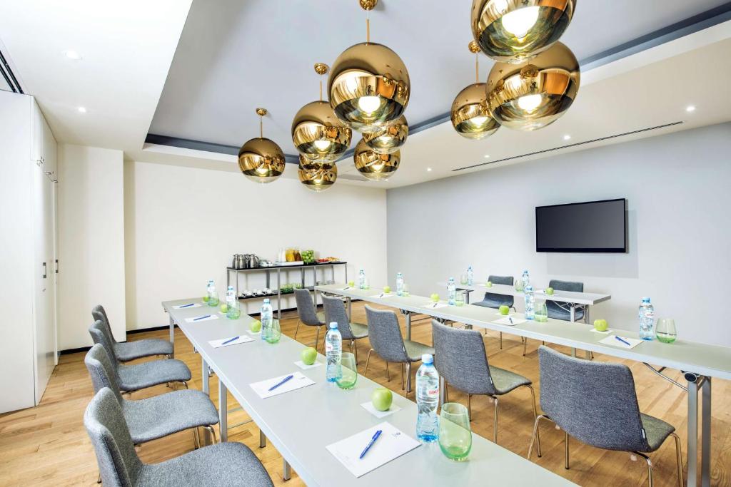 TV a/nebo společenská místnost v ubytování Best Western Kutaisi City Center