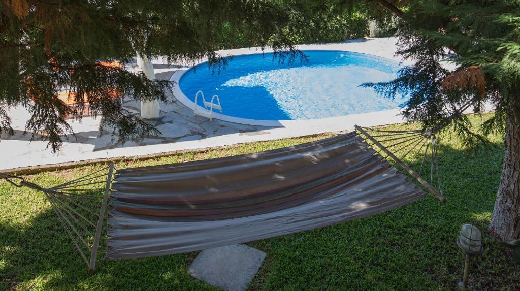 Basen w obiekcie Villa Heavens Knights with private pool lub w pobliżu