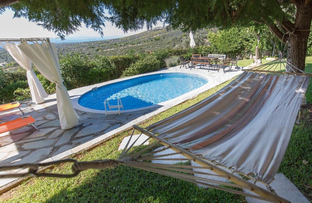 Basen w obiekcie Villa Heavens Knights with private pool lub w pobliżu