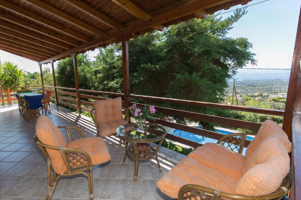Balkon lub taras w obiekcie Villa Heavens Knights with private pool