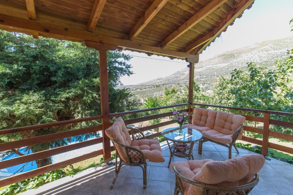Balkon lub taras w obiekcie Villa Heavens Knights with private pool