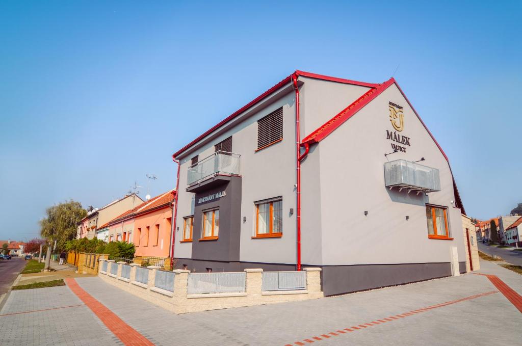 Budova, kde se aparthotel nachází