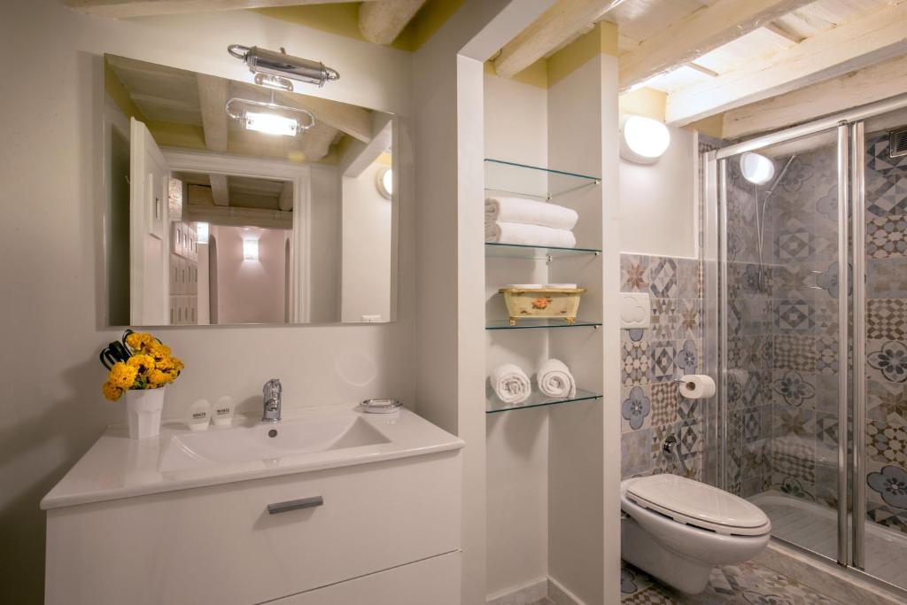 Boutique Hotel Campo de' Fiori - Resim 35