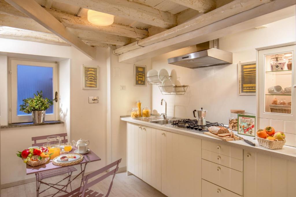 Boutique Hotel Campo de' Fiori - Resim 38