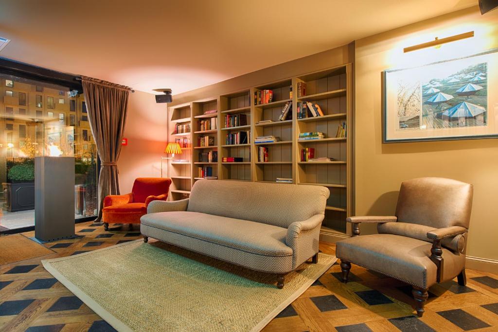 Posezení v ubytování Mondrian Suites Berlin am Checkpoint Charlie