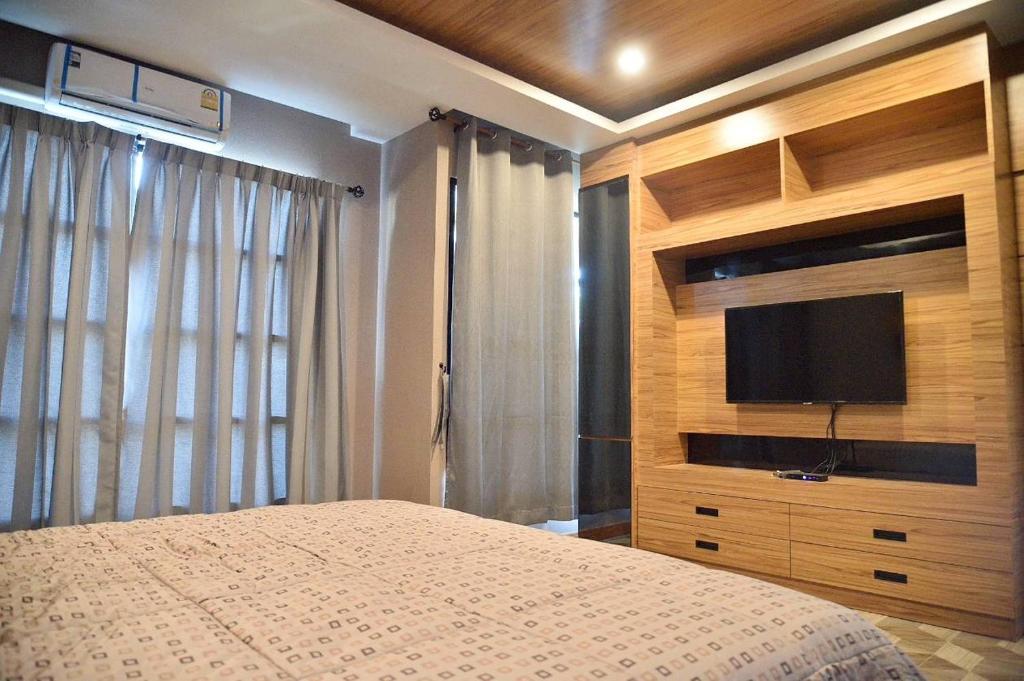 TV a/nebo společenská místnost v ubytování GetZleep PoolVilla