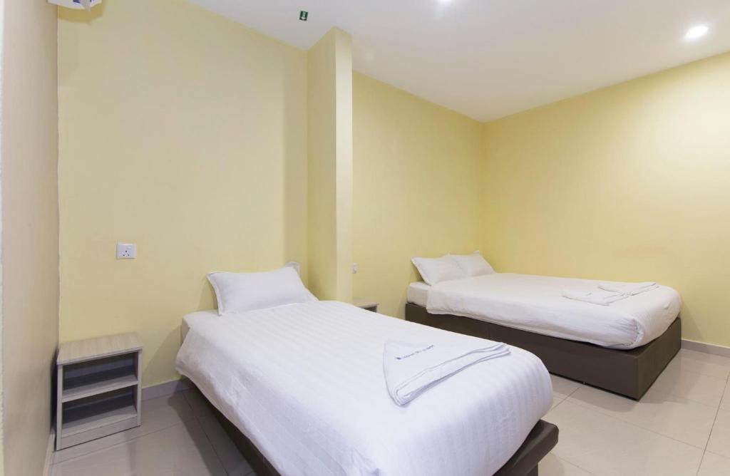Postel nebo postele na pokoji v ubytování Hotel Raja Bot