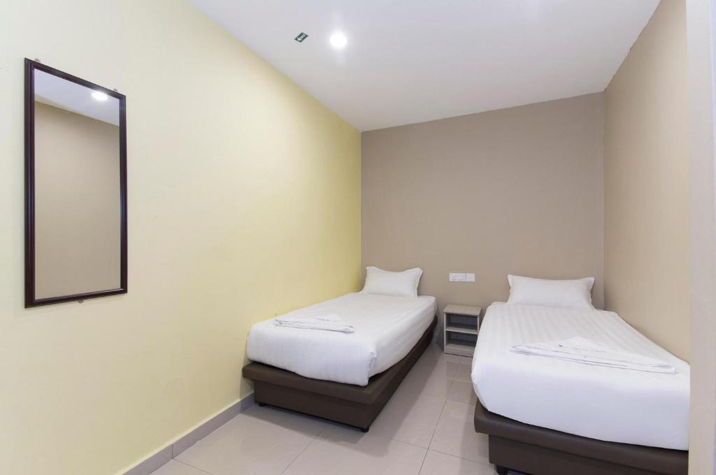 Postel nebo postele na pokoji v ubytování Hotel Raja Bot