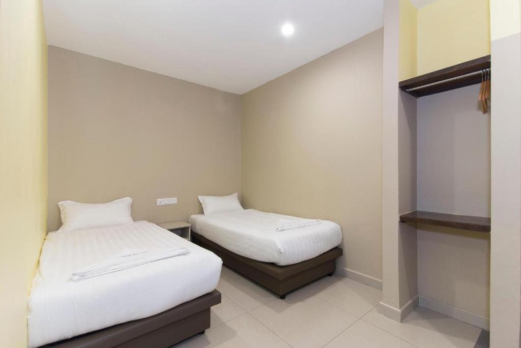 Postel nebo postele na pokoji v ubytování Hotel Raja Bot