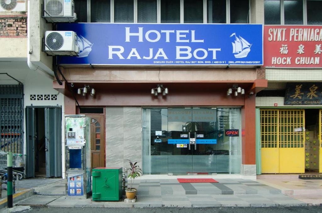 a hotel raaja bat sign on the side of a building at Hotel Raja Bot in Kuala Lumpur