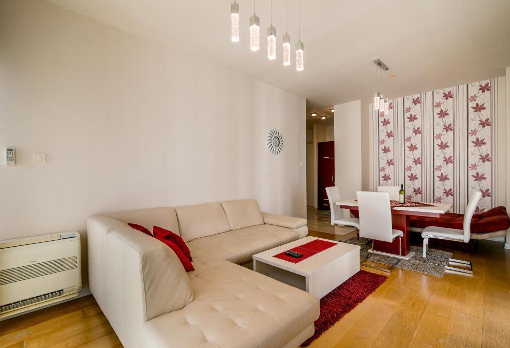 Apartments Menuet - Apartment With Balcony